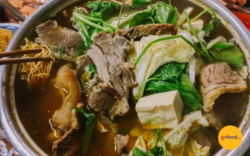 Bàn lẩu bò Đà Lạt hấp dẫn đã sẵn sàng để thưởng thức