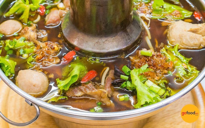 Bí quyết nấu lẩu bò viên chua cay kiểu Thái Lan thơm ngon