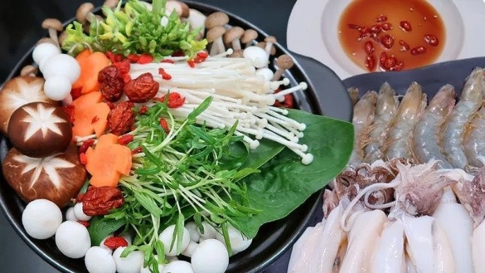 Nồi lẩu hải sản thập cẩm với nước dùng thanh ngọt, giàu dinh dưỡng