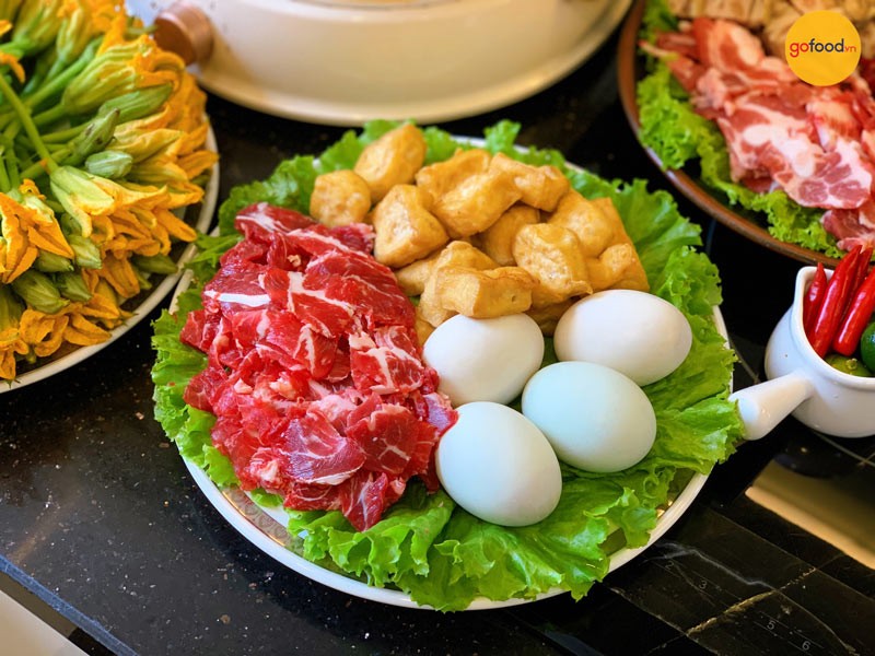 Nguyên liệu tươi ngon, trình bày đẹp mắt cho món lẩu riêu cua bắp bò, khám phá cách nấu lẩu ngon nhất