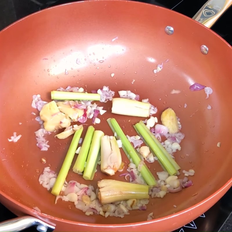 Xào đuôi bò với gia vị thơm lừng