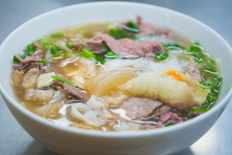 Phở gân bò và gân bò sốt chua ngọt