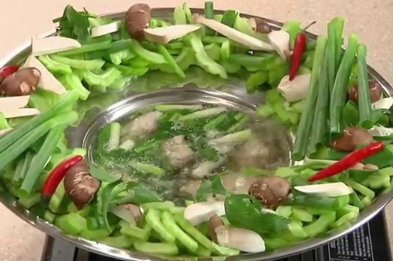 Món lẩu khổ qua chay nấm thơm ngon, bổ dưỡng khi hoàn thành