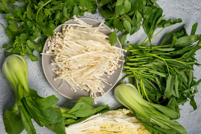 Rau ăn kèm lẩu gà ớt hiểm