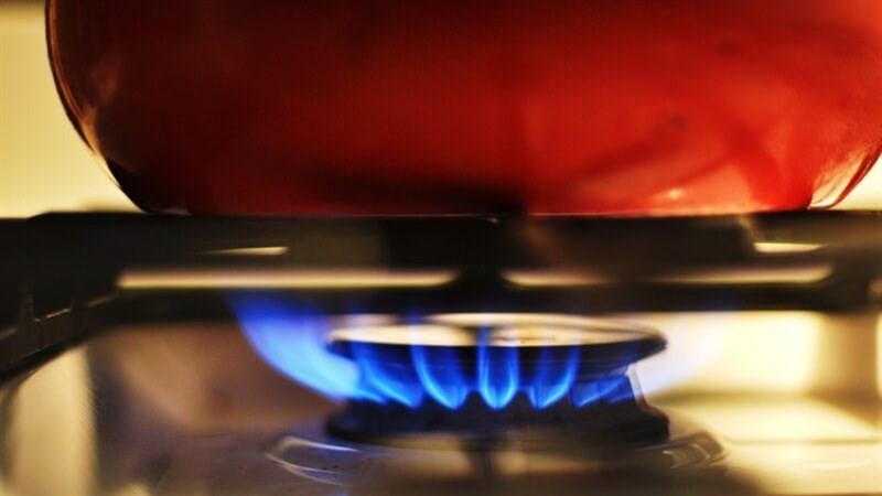 Bếp gas với lửa nhỏ