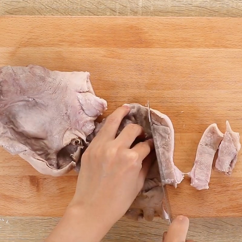 Bao tử đã được cắt miếng sẵn sàng để ướp