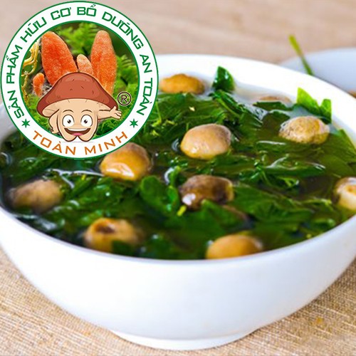 Đĩa nấm rơm xào tỏi, một trong những món ăn ngon dễ làm và bổ dưỡng