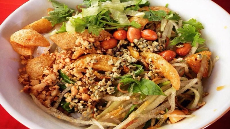 Bún hến thanh mát với hến xào đậm đà, là một cách nấu các món ăn ngon phổ biến.