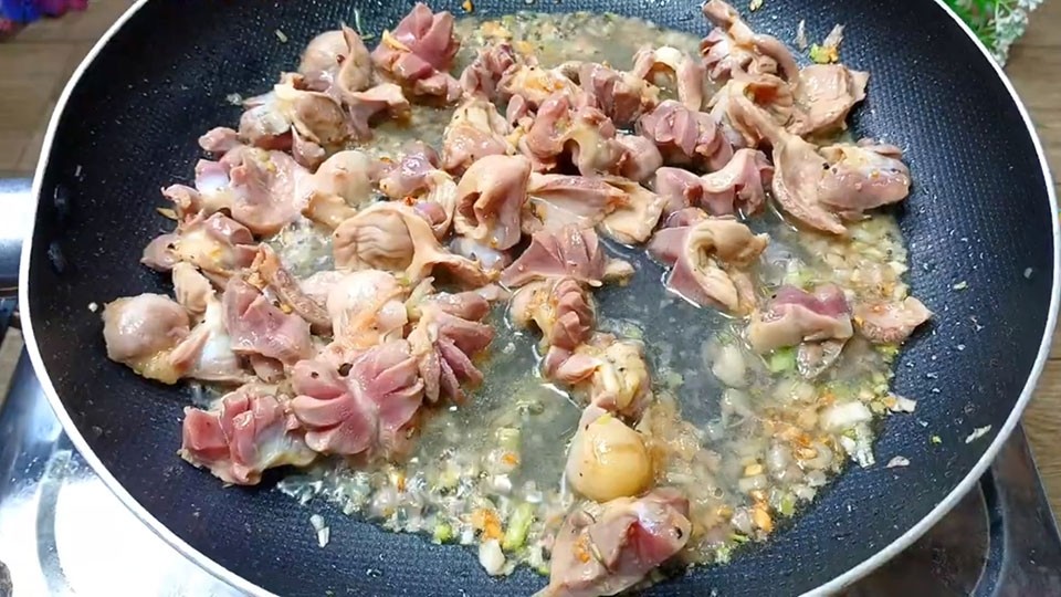 Xào lòng gà