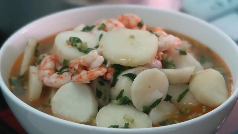 Món canh củ từ với thịt thơm ngon, chuẩn vị gia đình