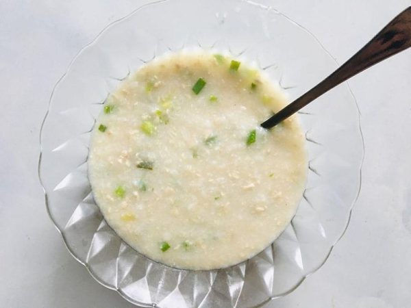 Bát cháo thịt băm đơn giản, thơm ngon cho bữa sáng gia đình.