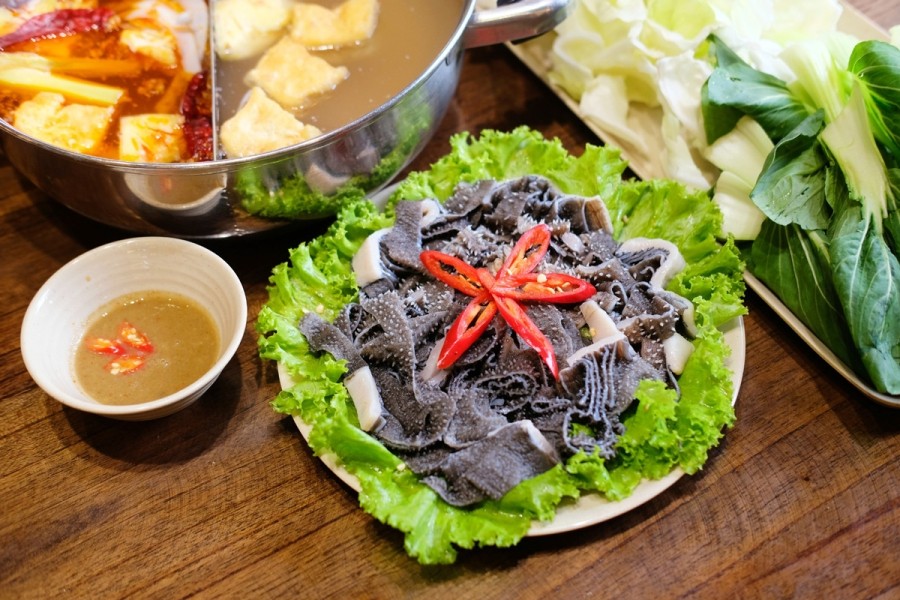 Món lẩu sách bò nóng hổi thơm ngon không hôi hấp dẫn