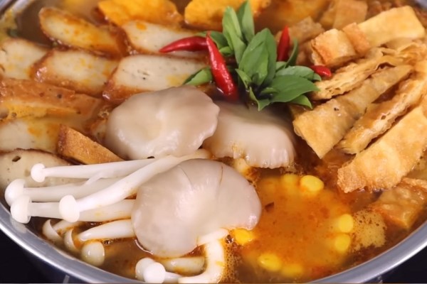 Thưởng thức lẩu Thái chay chua ngọt đậm đà, nóng hổi