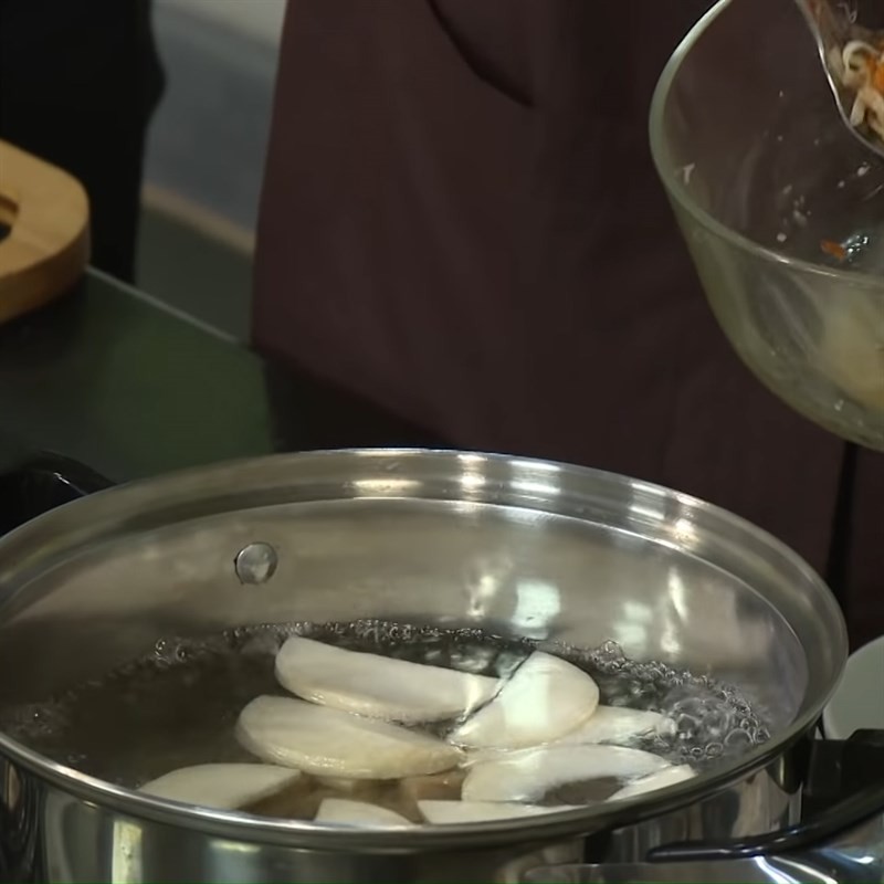 Nấu canh mít non với nấm đùi gà và đậu hũ