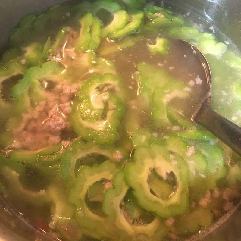 Hầm canh củ cải sườn heo để thịt mềm và củ cải thấm vị