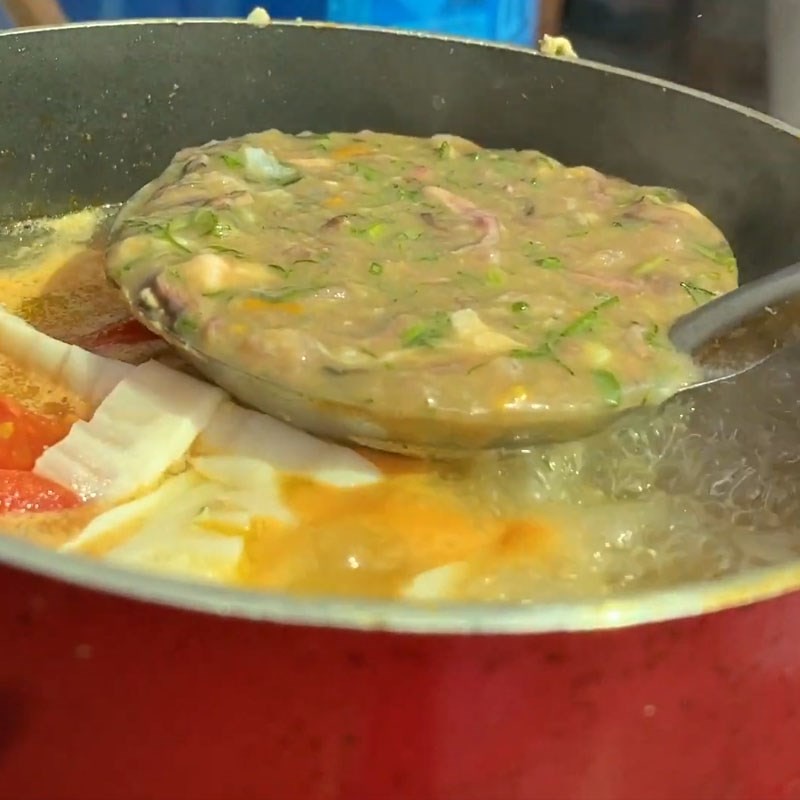 Nồi canh rươi măng hoàn chỉnh