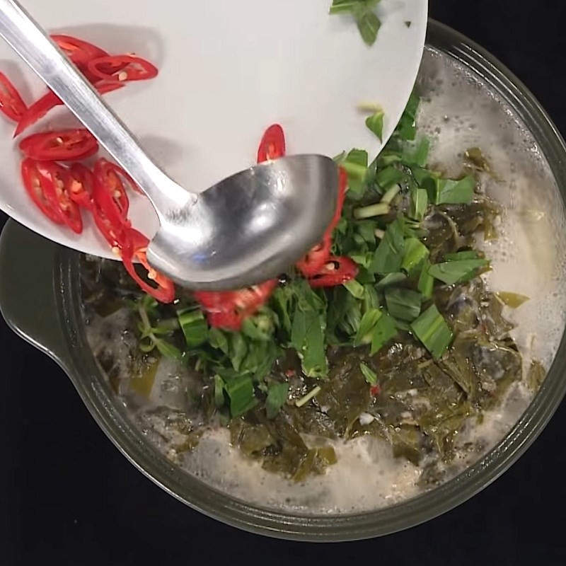 Canh cá chép thơm ngon sau khi nêm nếm