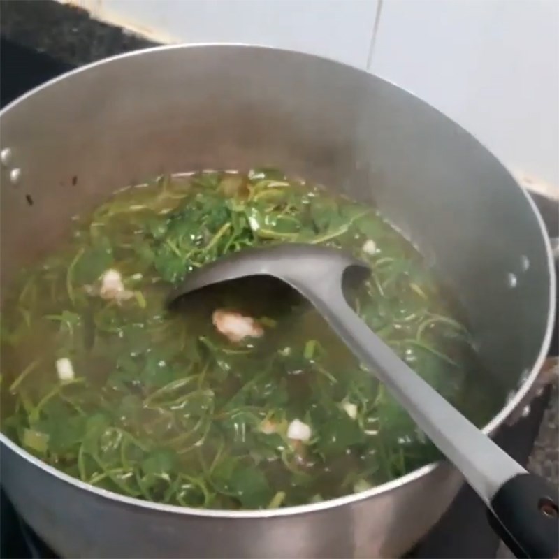 Nồi canh rau má tôm tươi đã hoàn thành