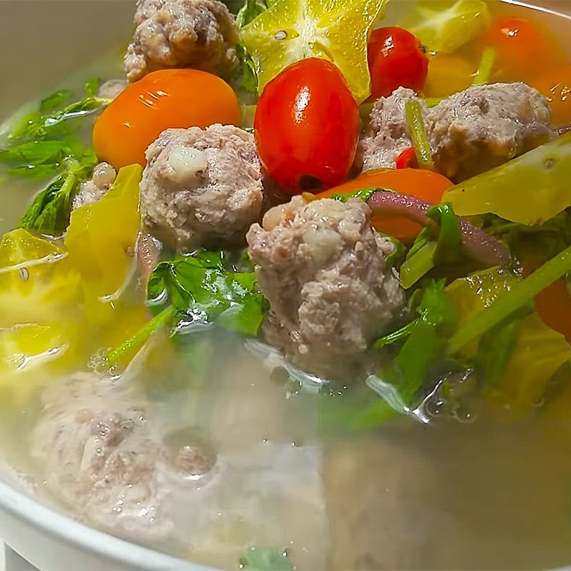 Món canh khế thịt bò chua ngọt thanh mát, sẵn sàng để thưởng thức cùng cơm nóng