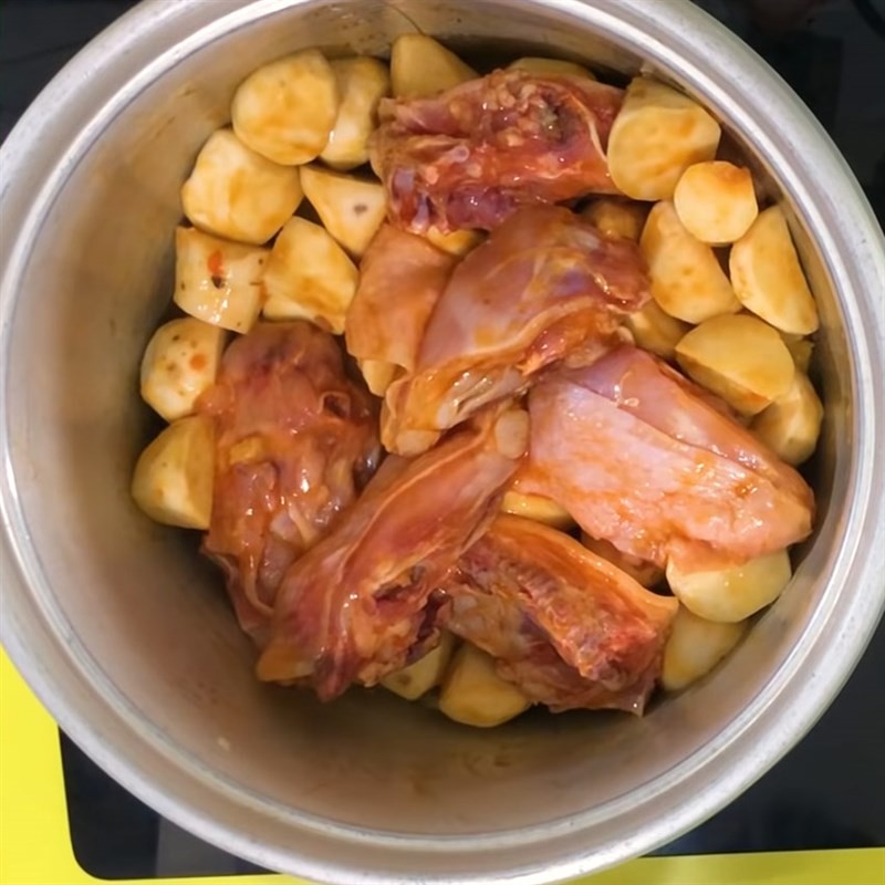 Bước 2 Nấu canh Canh rau cần cà chua