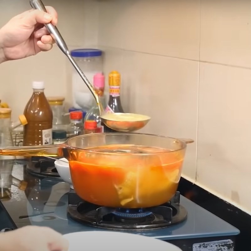 Nấu canh cá chua với cà chua và gia vị