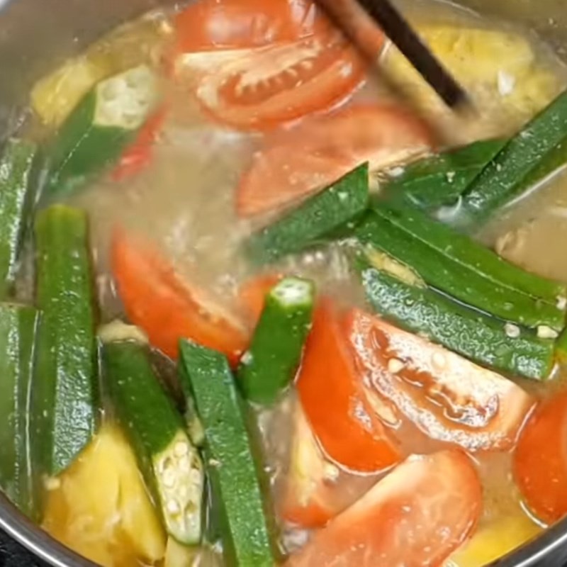 Nồi canh chua gà đã hoàn thành và sẵn sàng thưởng thức