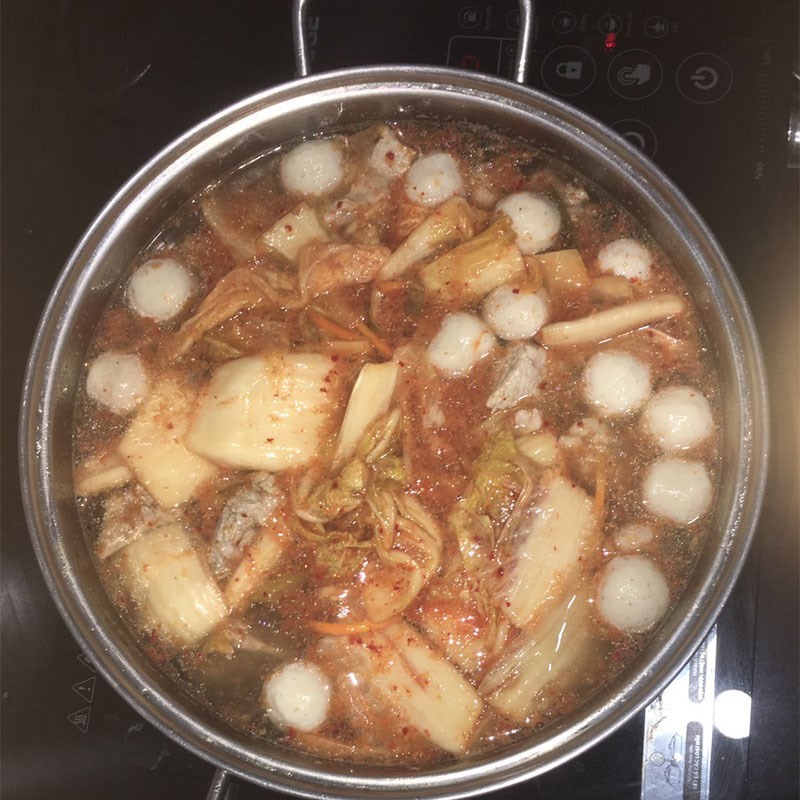 Bước 2 Nấu canh kim chi sườn non Canh kim chi sườn heo