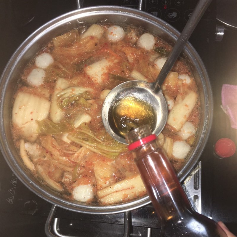 Bước 2 Nấu canh kim chi sườn non Canh kim chi sườn heo