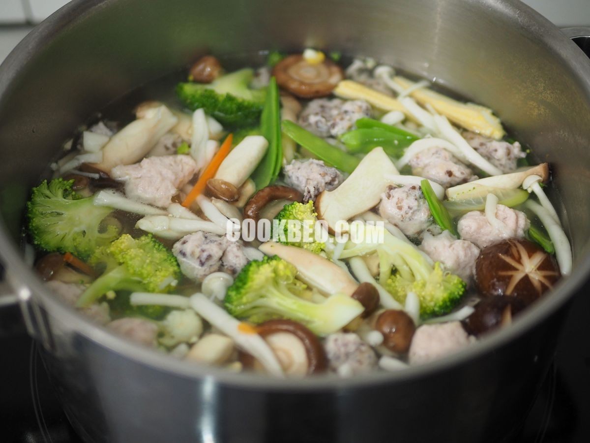 nấu canh mọc thập cẩm