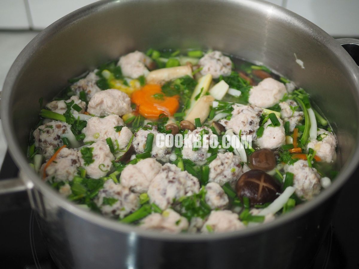 nấu canh mọc thập cẩm