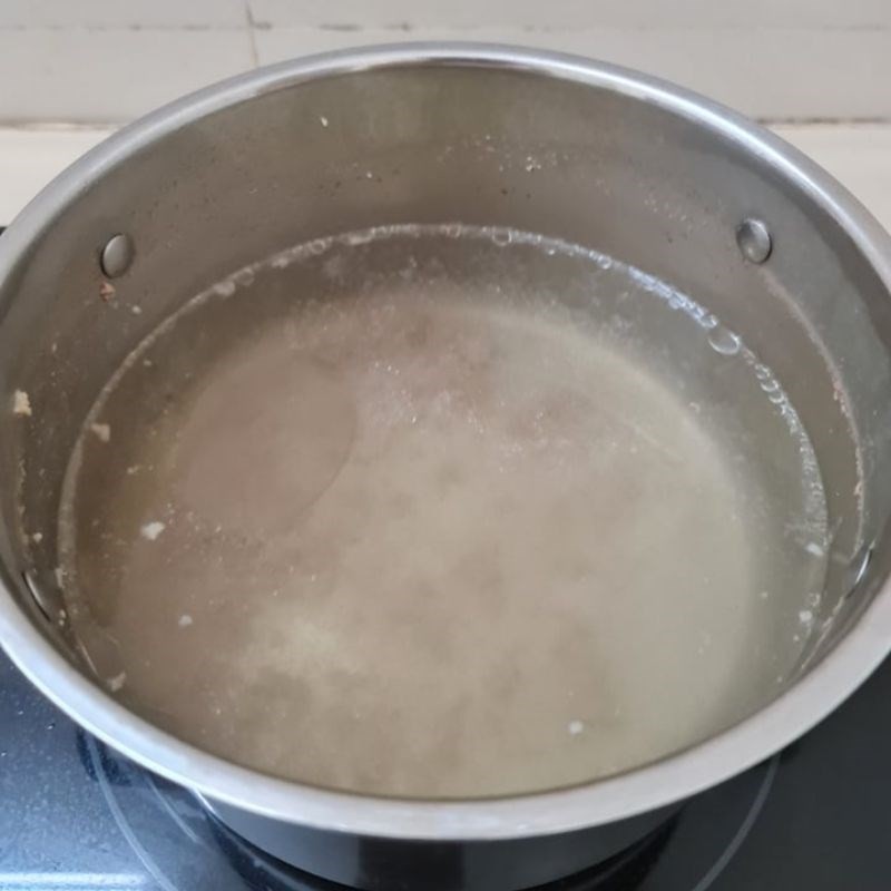 Nấu canh ngó khoai trong nồi