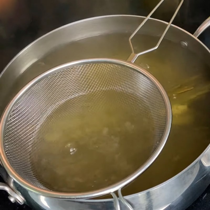 Bước 5 Nấu chả cua và nước dùng bún chả cua