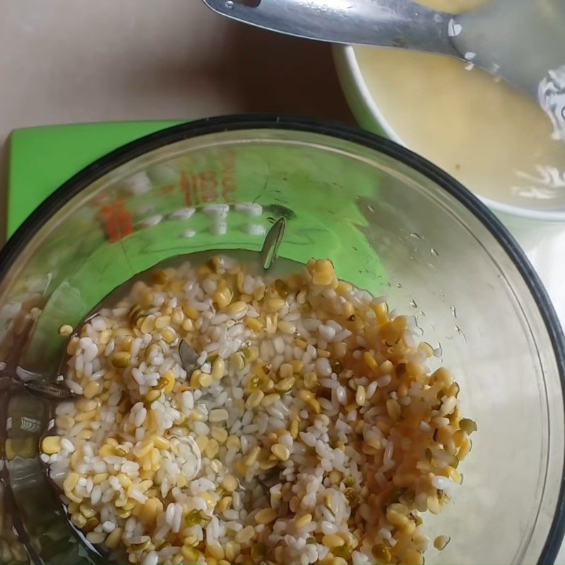 Xay nhỏ hỗn hợp gạo và đậu xanh