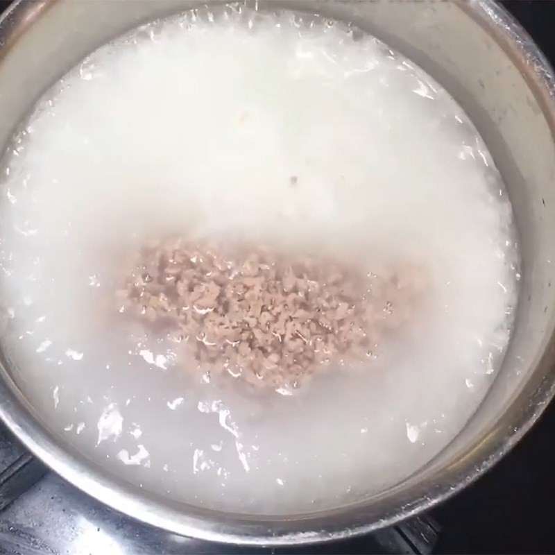 Nêm nếm gia vị vừa phải vào cháo