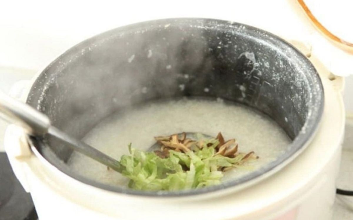 Mẹo nhỏ khi nấu cháo bằng nồi cơm điện để qua đêm, với nồi cơm điện đang mở nắp