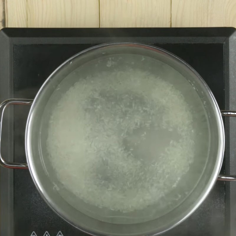 Nấu cháo cá hồi bí đỏ thơm ngon