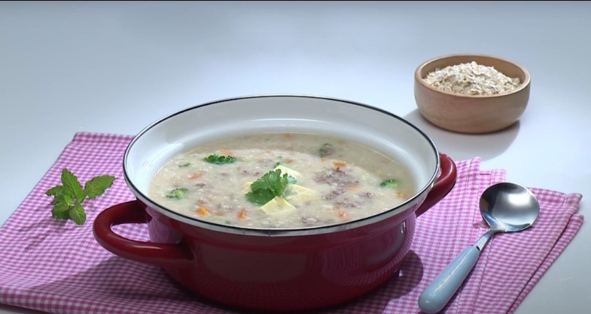 Hình minh họa cháo thịt bò mướp hương phô mai, món ăn hấp dẫn cho bé