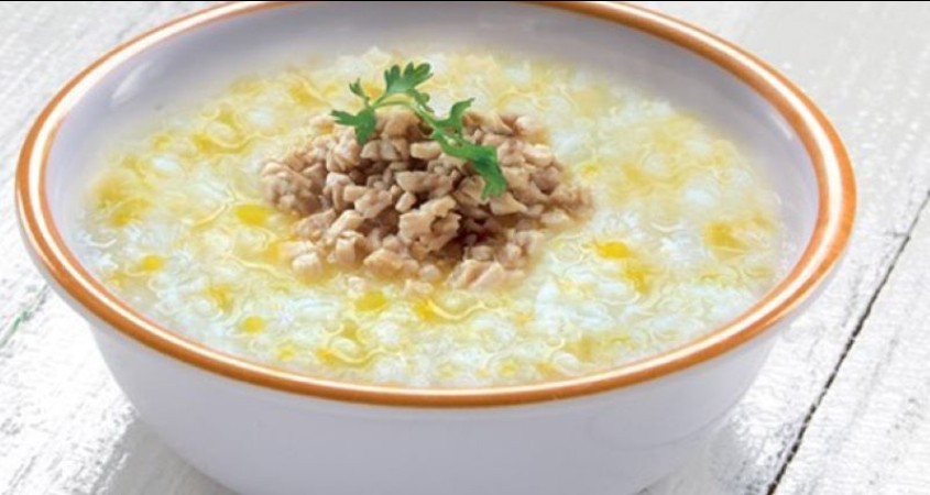 Hình minh hoạ cháo thịt bò mướp hương bắp ngọt, cung cấp năng lượng cho bé