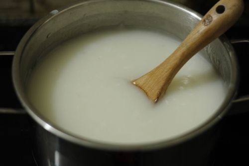 Nấu cháo trai sông trong nồi cơm điện tiện lợi