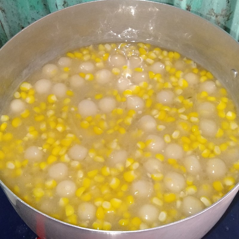 Nấu chè dừa nước với đường phèn và lá dứa