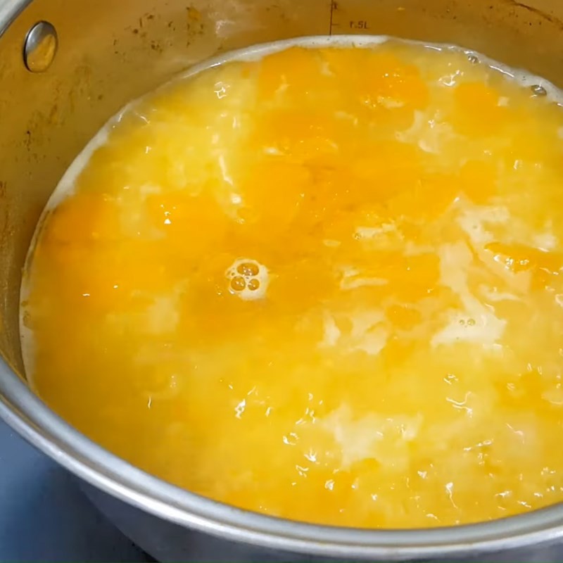 Thêm đường vào chè bí đỏ đậu xanh