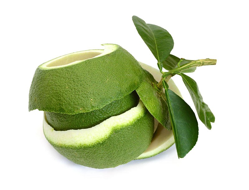 nấu dầu gội bằng vỏ bưởi