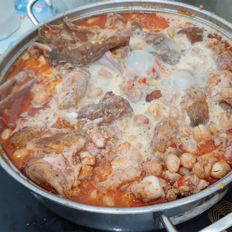 Hầm thịt thỏ giả cầy với đậu phộng và sữa tươi