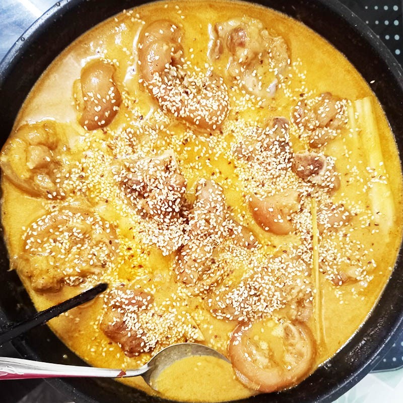Nấu hon giò heo với nước cốt dừa và sả thơm lừng