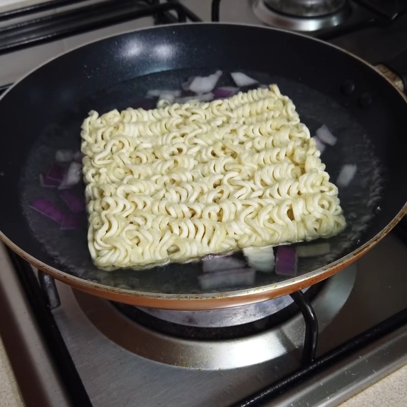 Nấu mì Samyang thập cẩm cùng các topping
