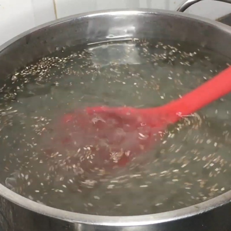 Kết hợp nha đam đã ướp đường và hạt chia vào nước đường phèn