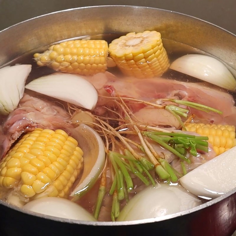 Thêm cà rốt, su hào, trứng cút và súp lơ vào canh