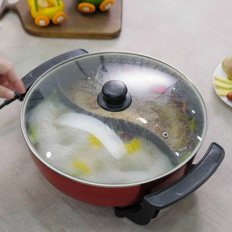 Phi thơm tỏi băm trong dầu ăn để nấu lẩu cá tầm nấu mẻ