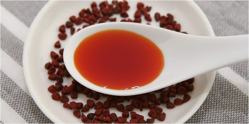 Nồi nước lẩu đuôi bò khoai môn đang sôi thơm lừng