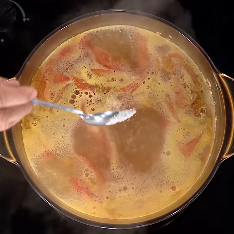 Thêm quế và hoa hồi vào nước lèo hủ tiếu dê để dậy mùi